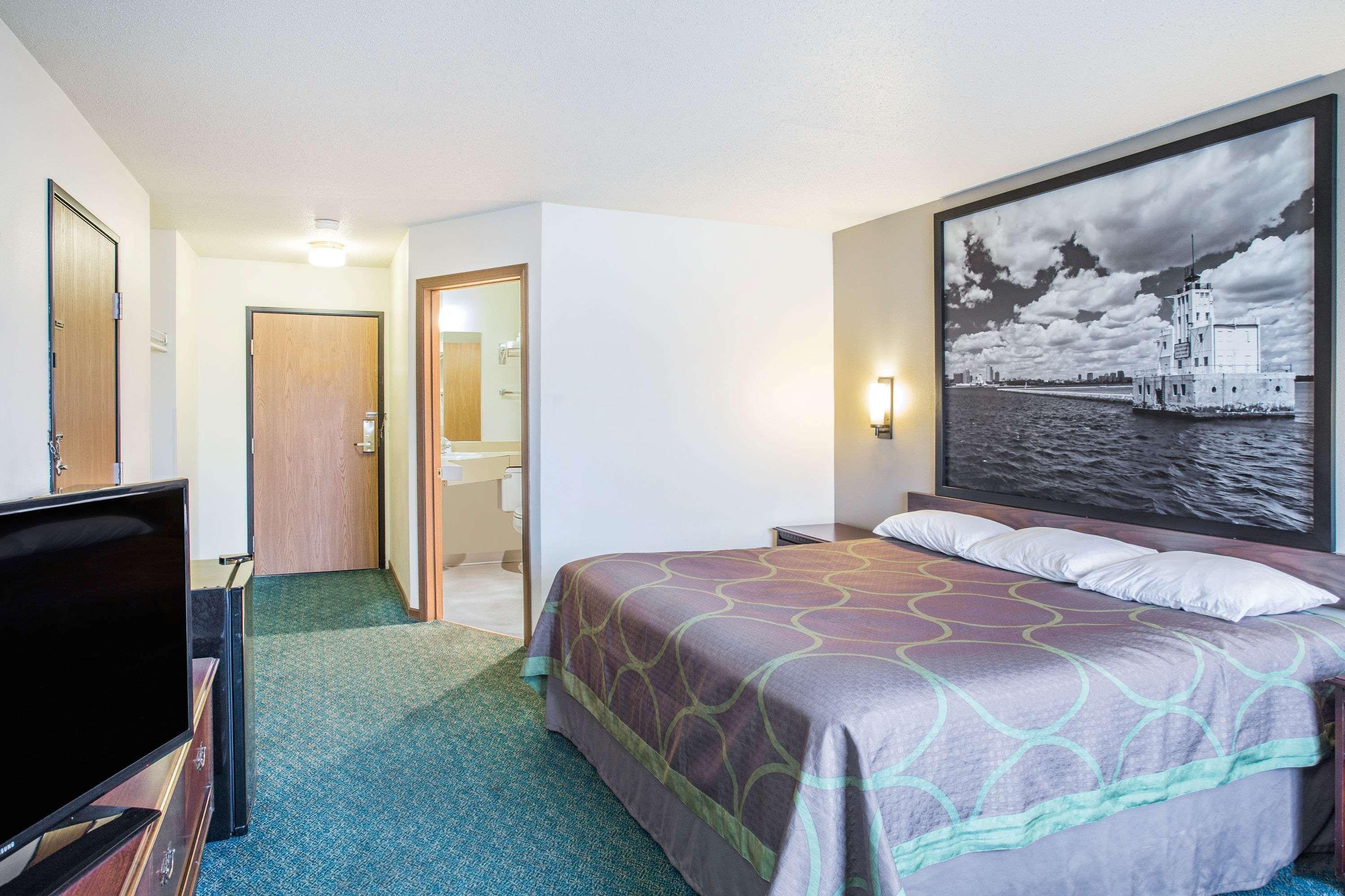 Super 8 By Wyndham Prairie Du Chien Hotel Exterior photo