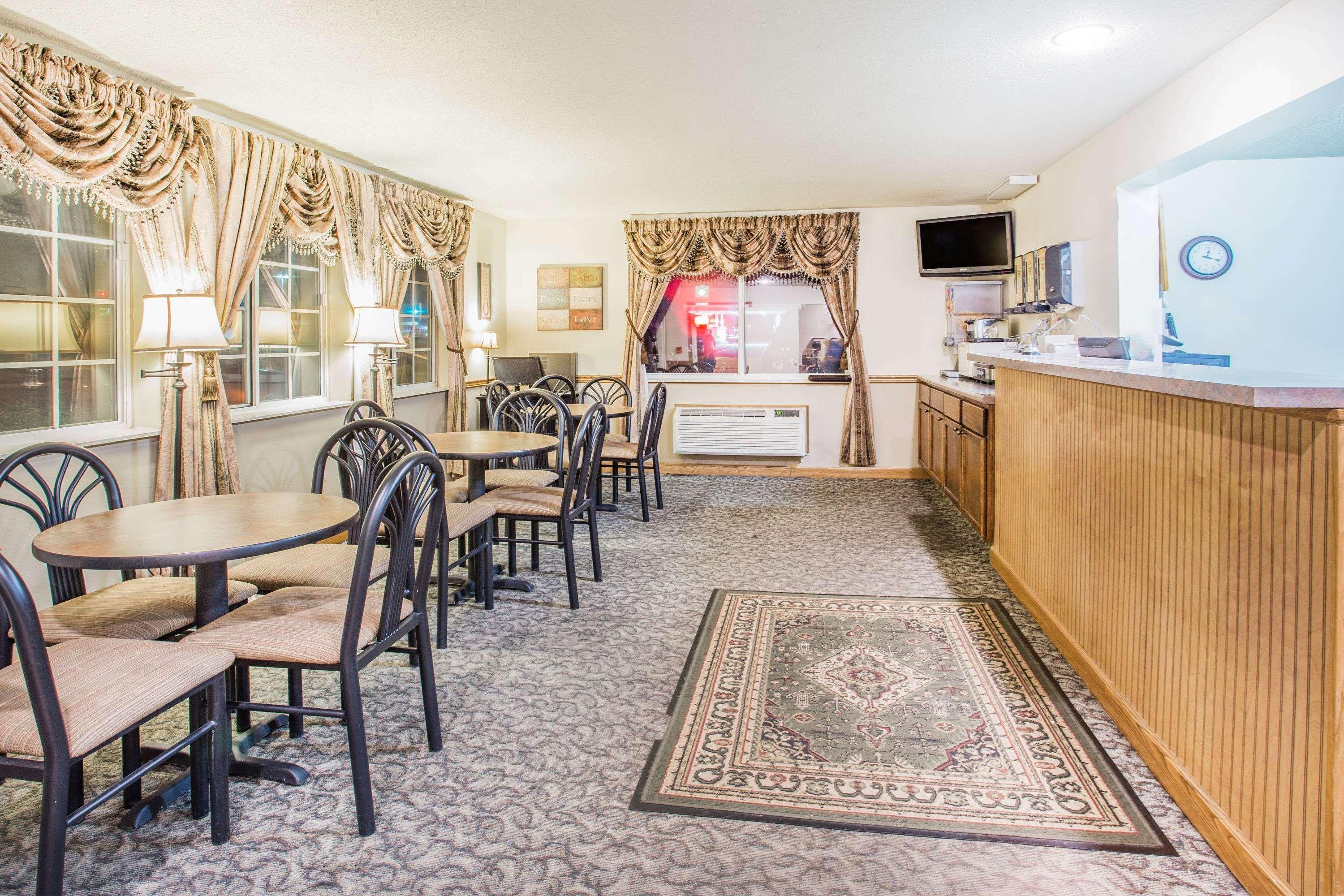 Super 8 By Wyndham Prairie Du Chien Hotel Exterior photo
