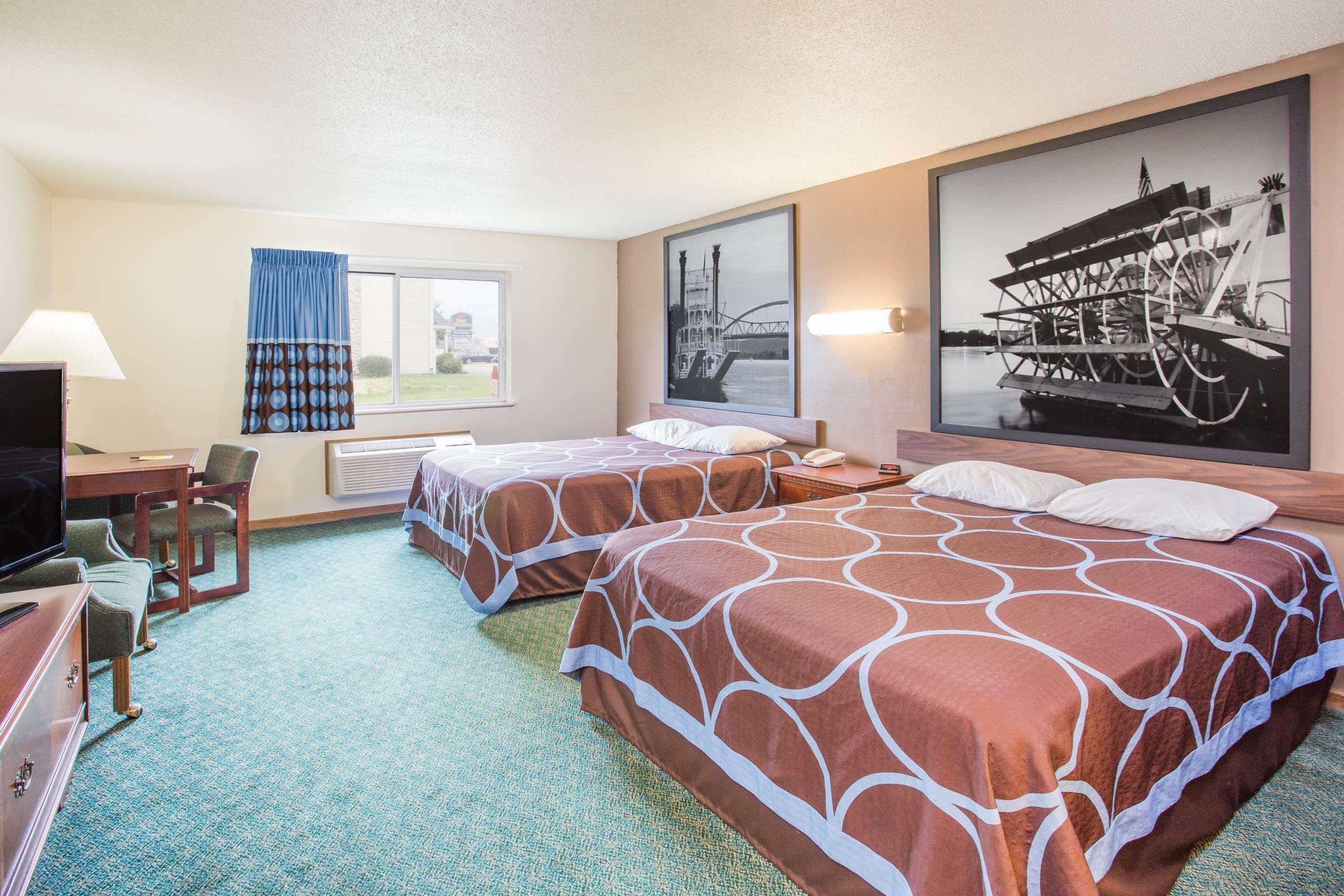 Super 8 By Wyndham Prairie Du Chien Hotel Exterior photo