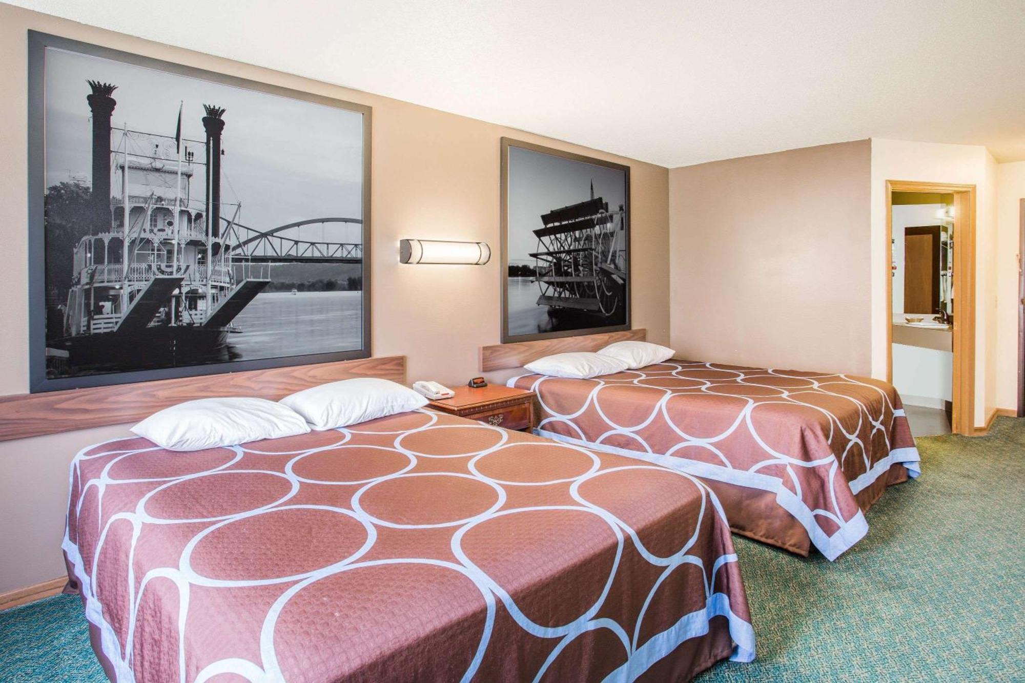 Super 8 By Wyndham Prairie Du Chien Hotel Exterior photo