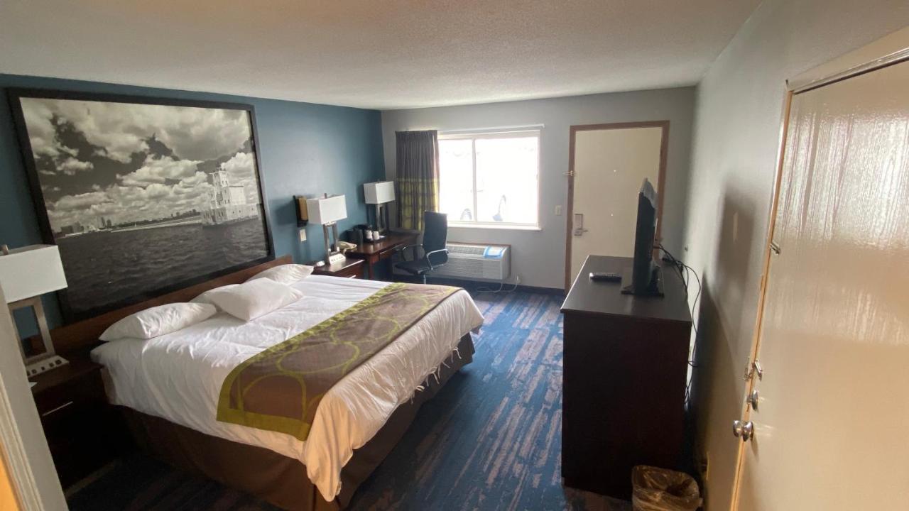 Super 8 By Wyndham Prairie Du Chien Hotel Exterior photo