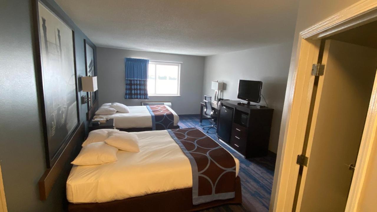 Super 8 By Wyndham Prairie Du Chien Hotel Exterior photo