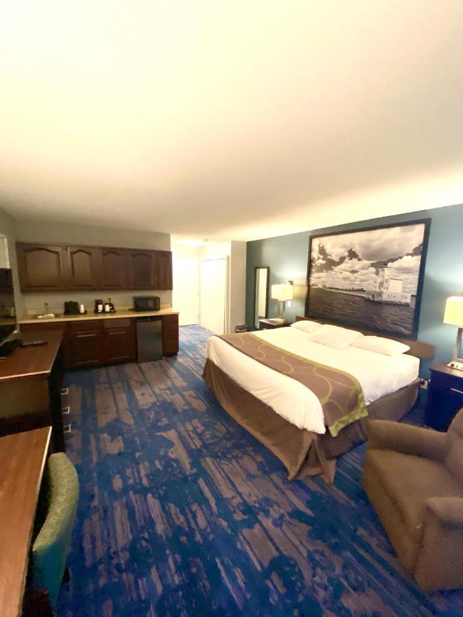 Super 8 By Wyndham Prairie Du Chien Hotel Exterior photo