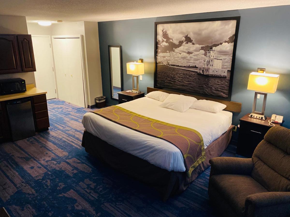 Super 8 By Wyndham Prairie Du Chien Hotel Exterior photo